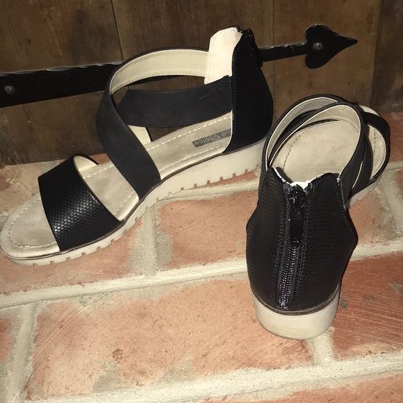 Good Choice Sandals - Picture 2 of 5